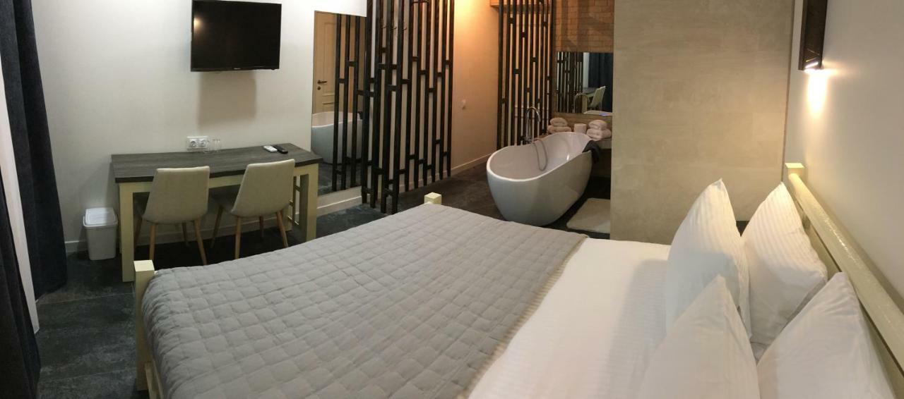 Moonlight Hotel Stăuceni Zewnętrze zdjęcie