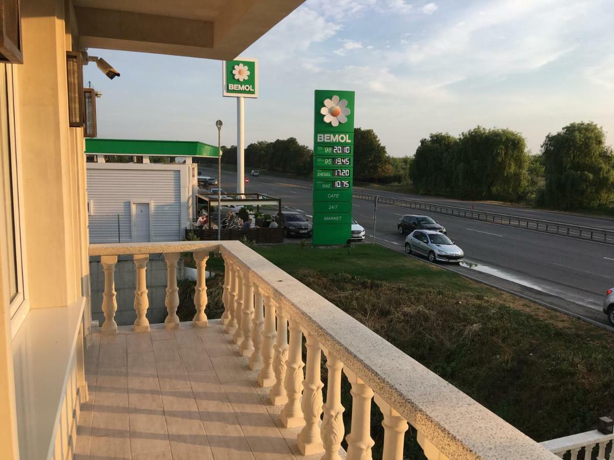 Moonlight Hotel Stăuceni Zewnętrze zdjęcie